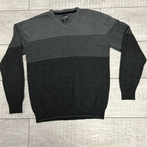 Retrofit Men’s V-neck Sweater